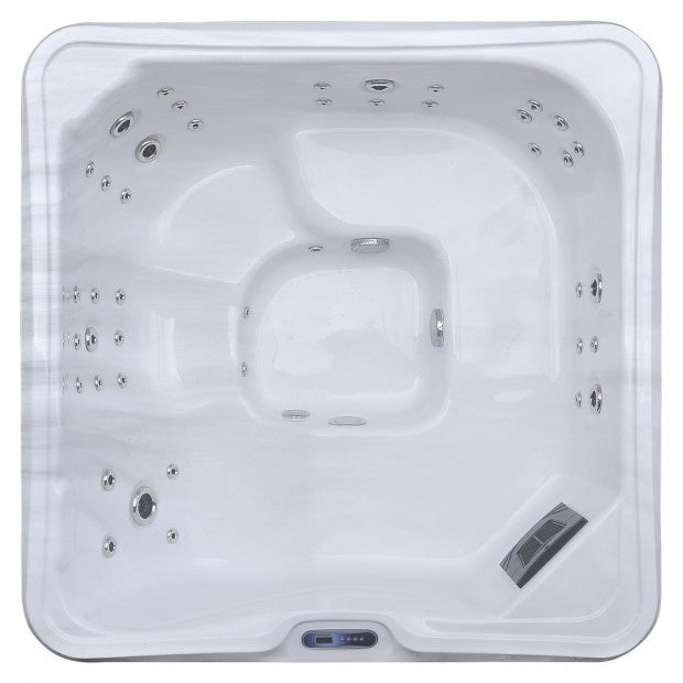 6 - 7 Person hot tub