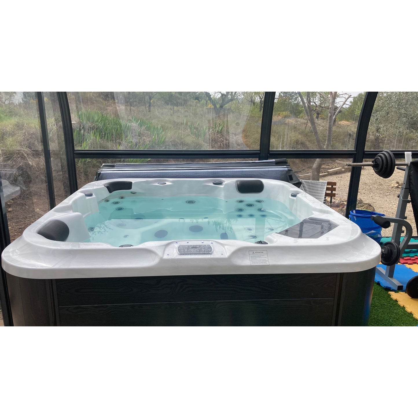 5 Person hot tub with (2 Loungers)