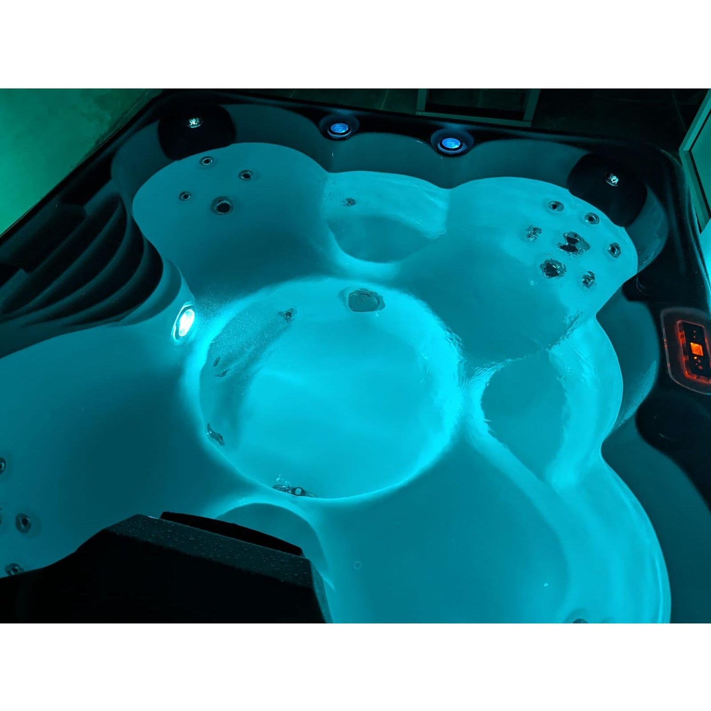 4 Person hot tub