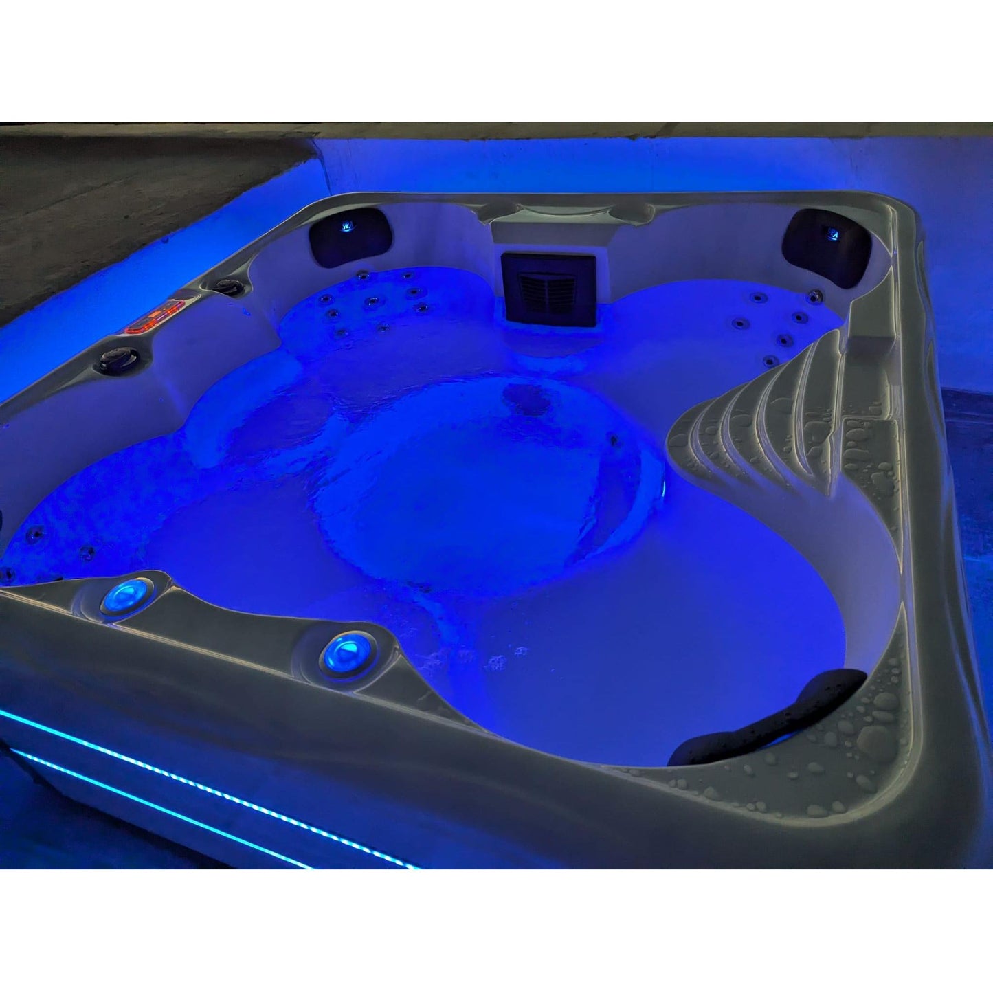 4 Person hot tub