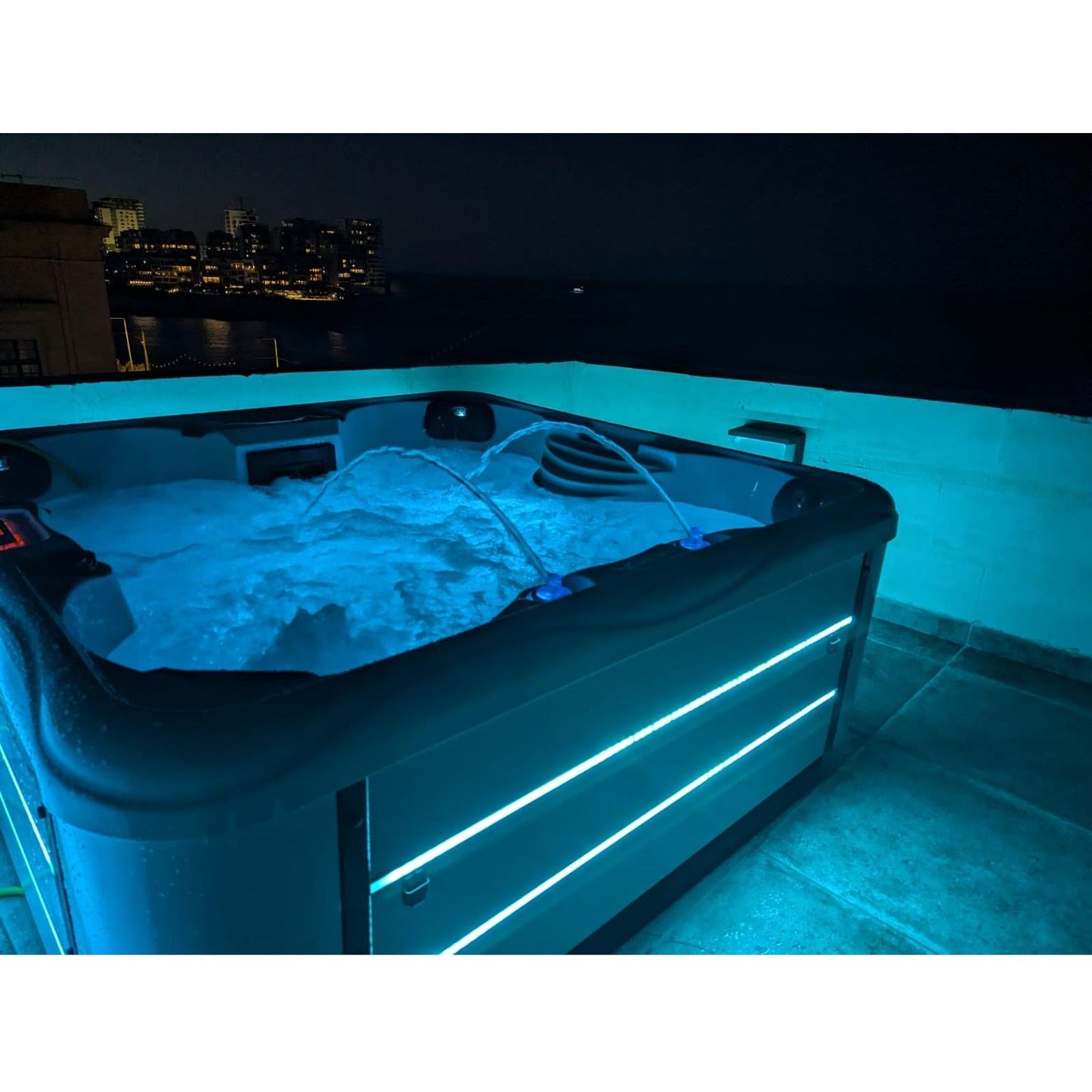 4 Person hot tub