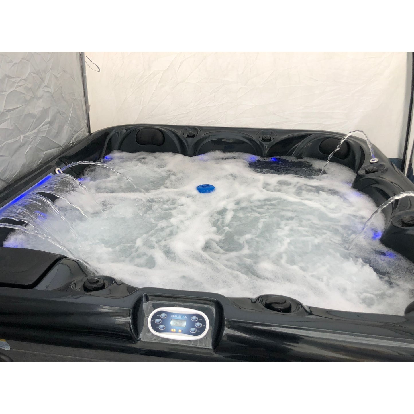 6 Person hot tub with (1 Lounger)