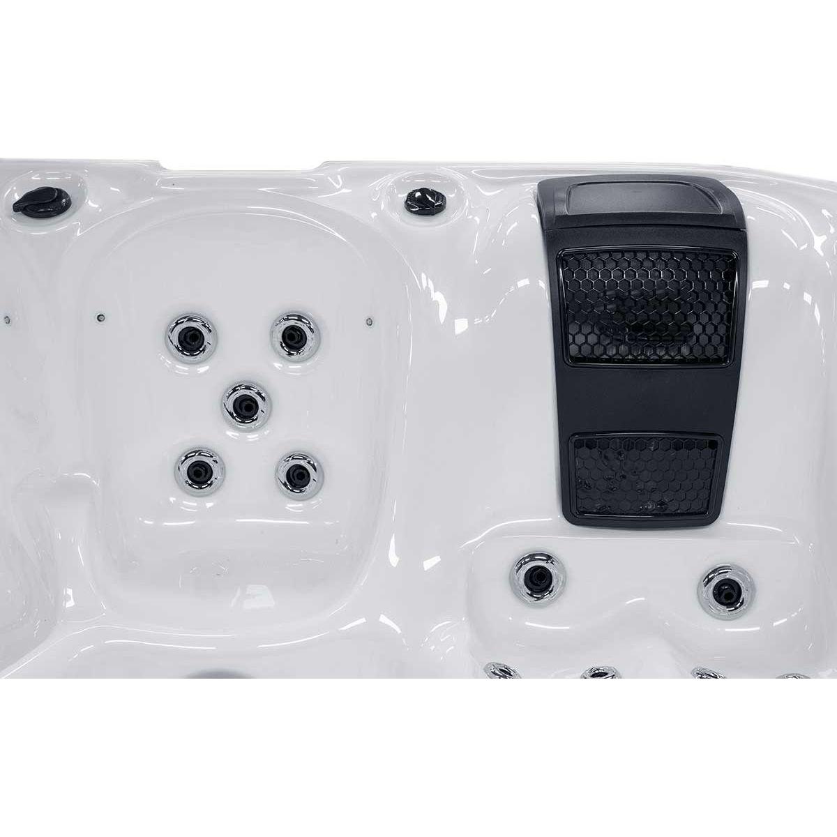 6 Person hot tub with (1 Lounger)