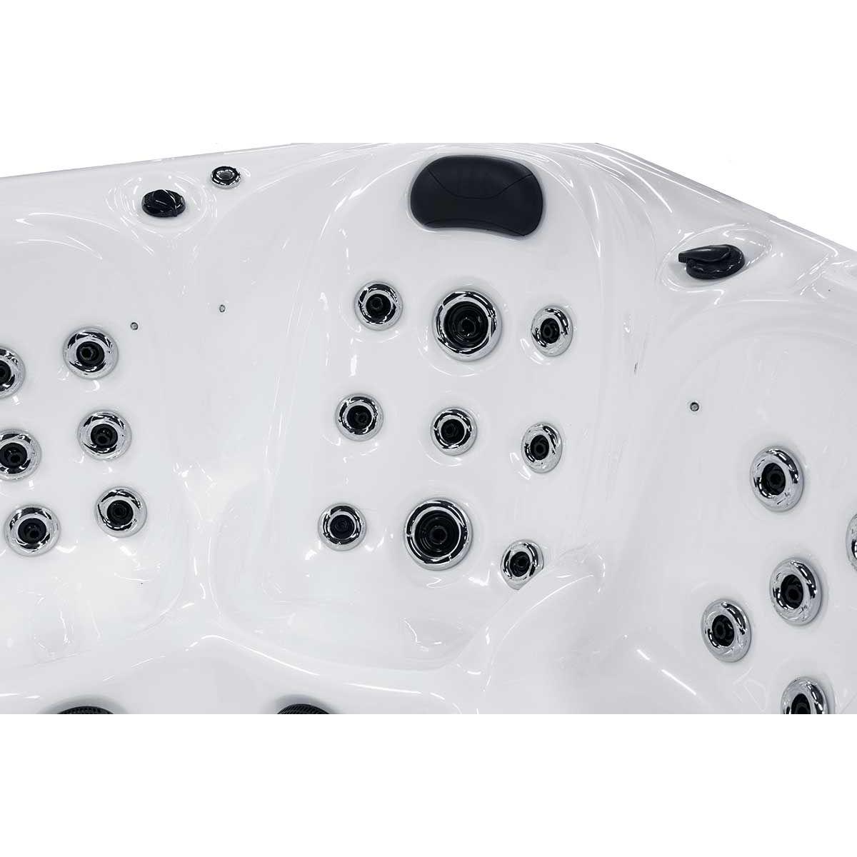 6 Person hot tub with (1 Lounger)