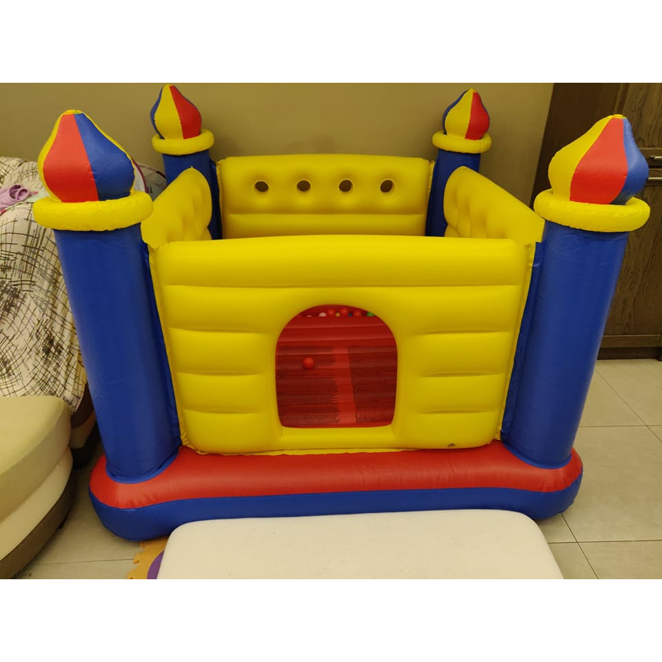 Intex jump-O-lene bouncing magic castle