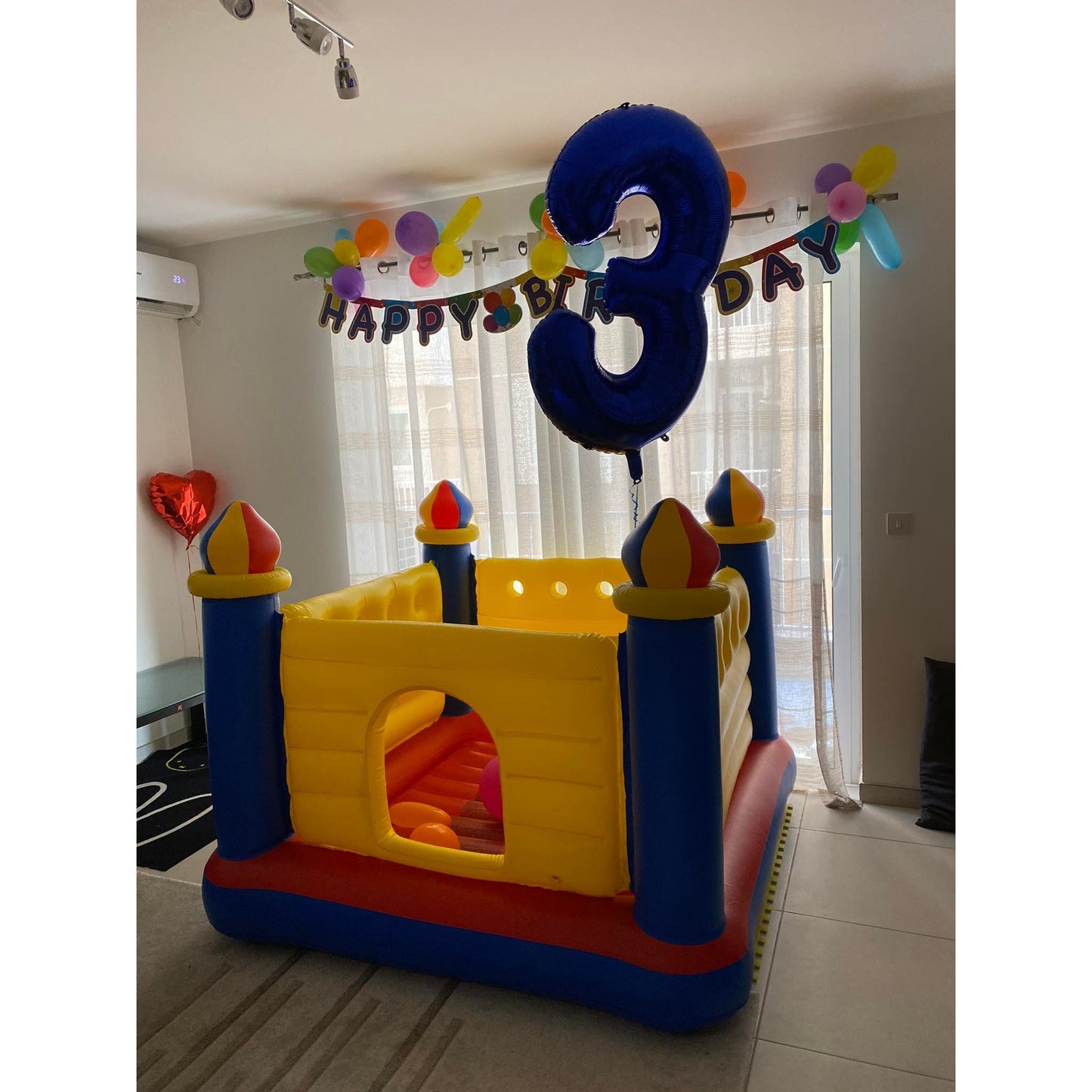 Intex jump-O-lene bouncing magic castle