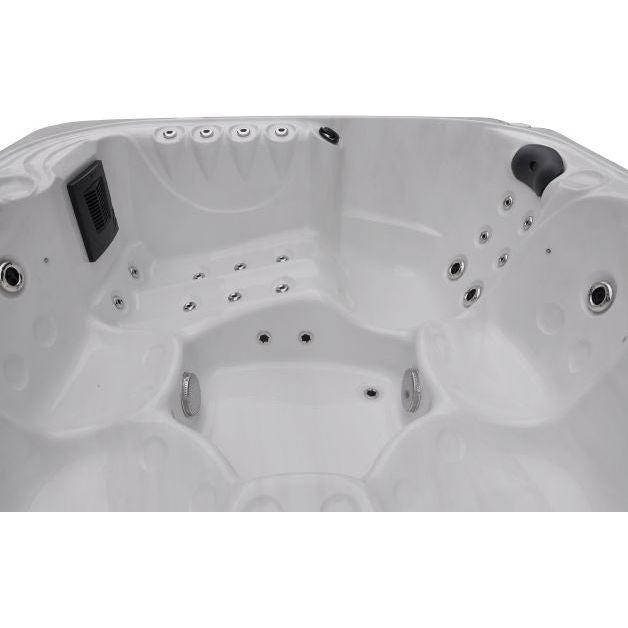 6 Person hot tub (1 Lounger)