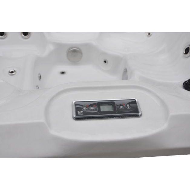 6 Person hot tub (1 Lounger)