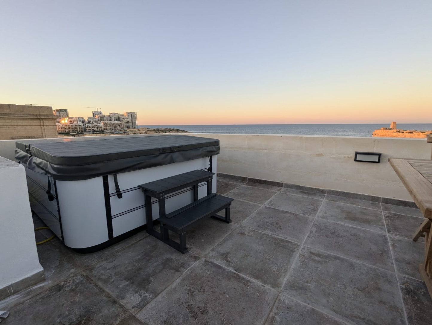 4 Person hot tub