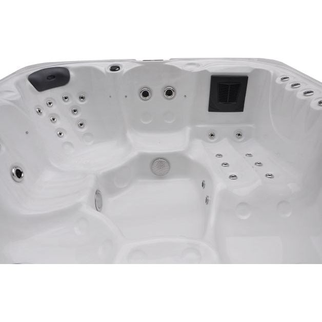 6 Person hot tub (1 Lounger)